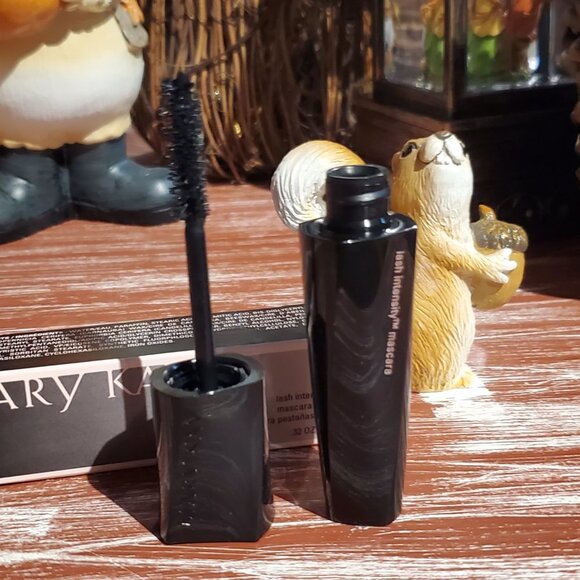 Black Lash Intensity Mascara - Mary Kay - Picture 1 of 6